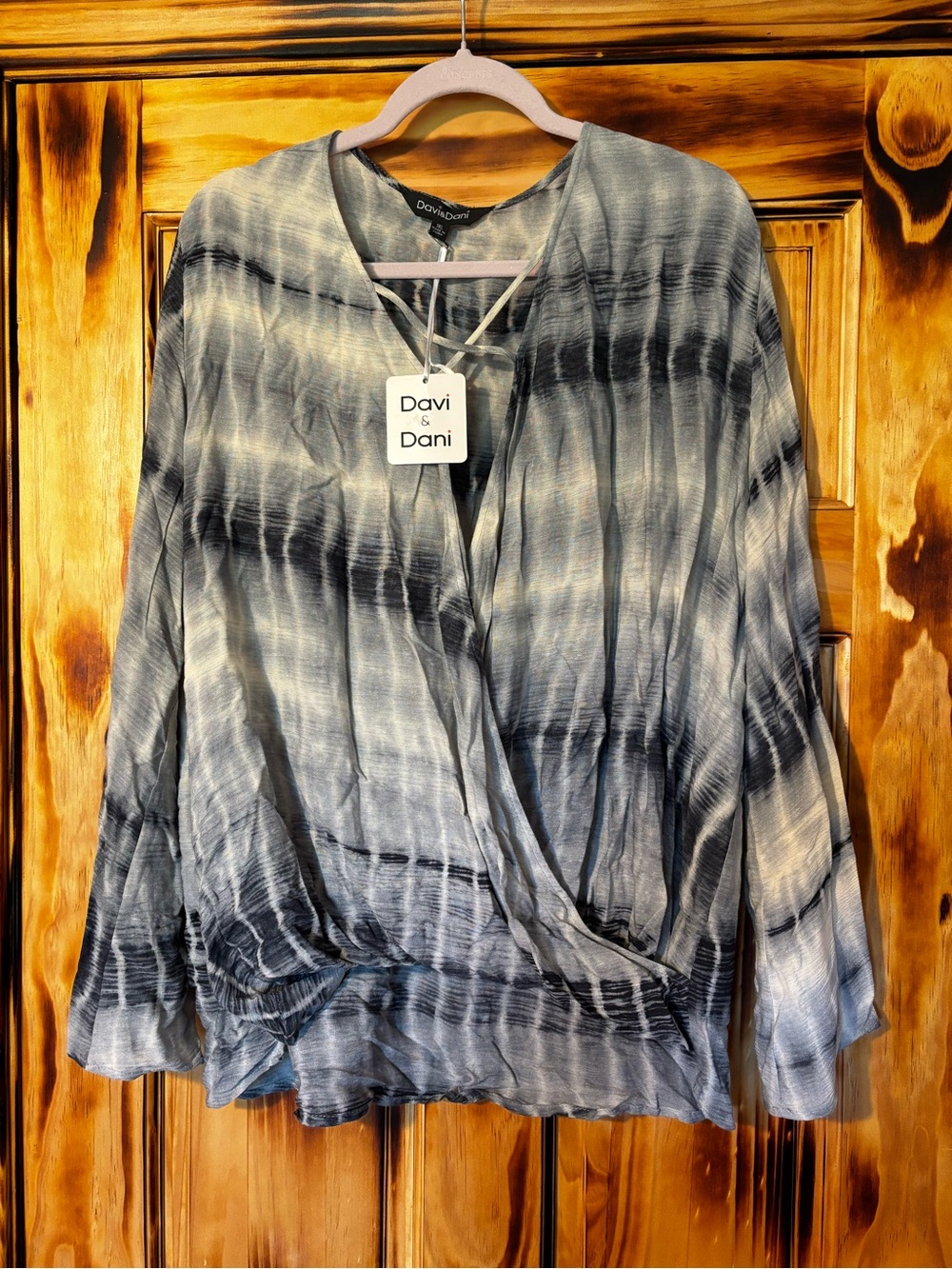 DAVI & DANI Gray Tie-Dye Wrap Blouse